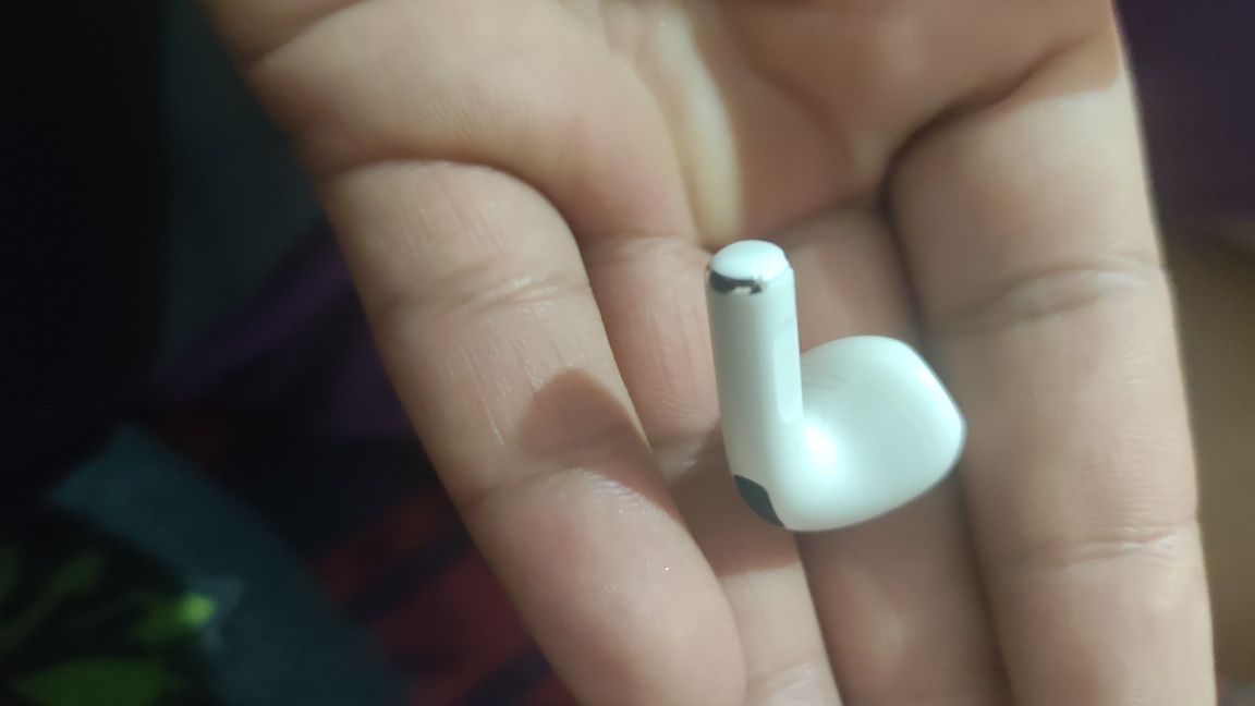 Продам оригинал левый ухо от airpods 3