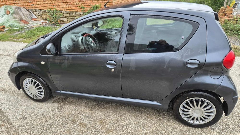Малка нежна кола Toyota Aygo