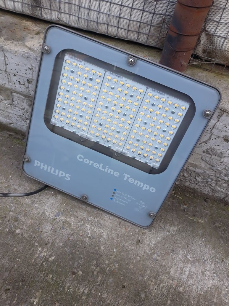 Прожектор Philips Led Core Line Tempo