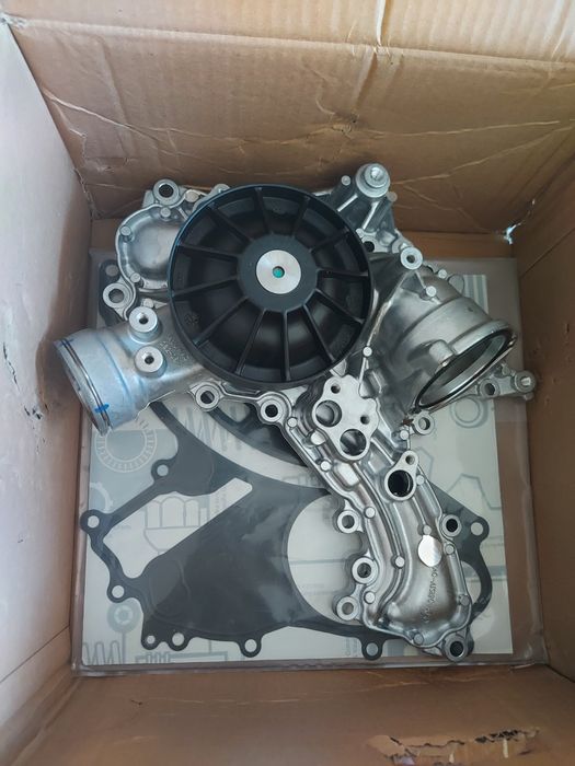Помпа водяная на м278 мотор, W222,X166,GLS,S500,GL500 Mercedes