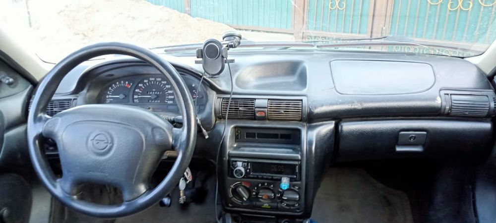 Прадам машину