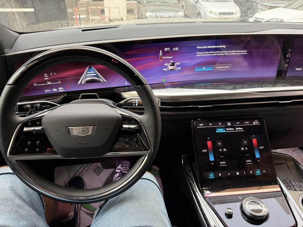Cadilac Escalade IQ 1000 sport 1
