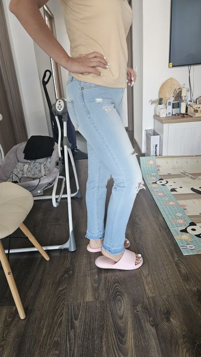 Blugi Stradivarius mărimea 34