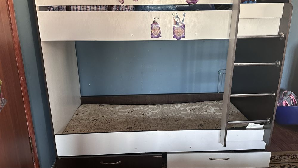 Продам двухяростную кровать