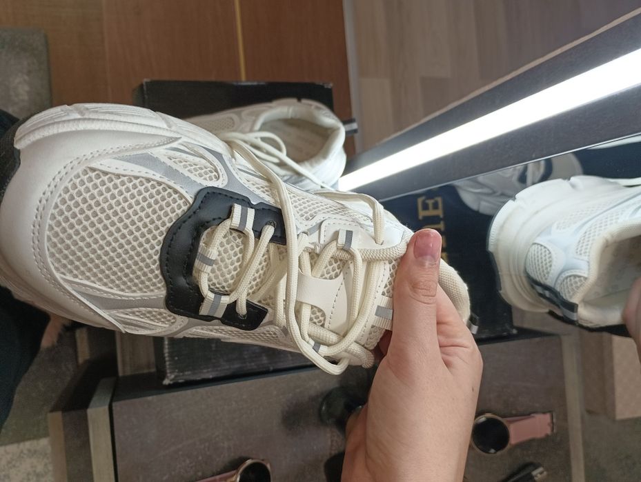 Нови сникърси cropp