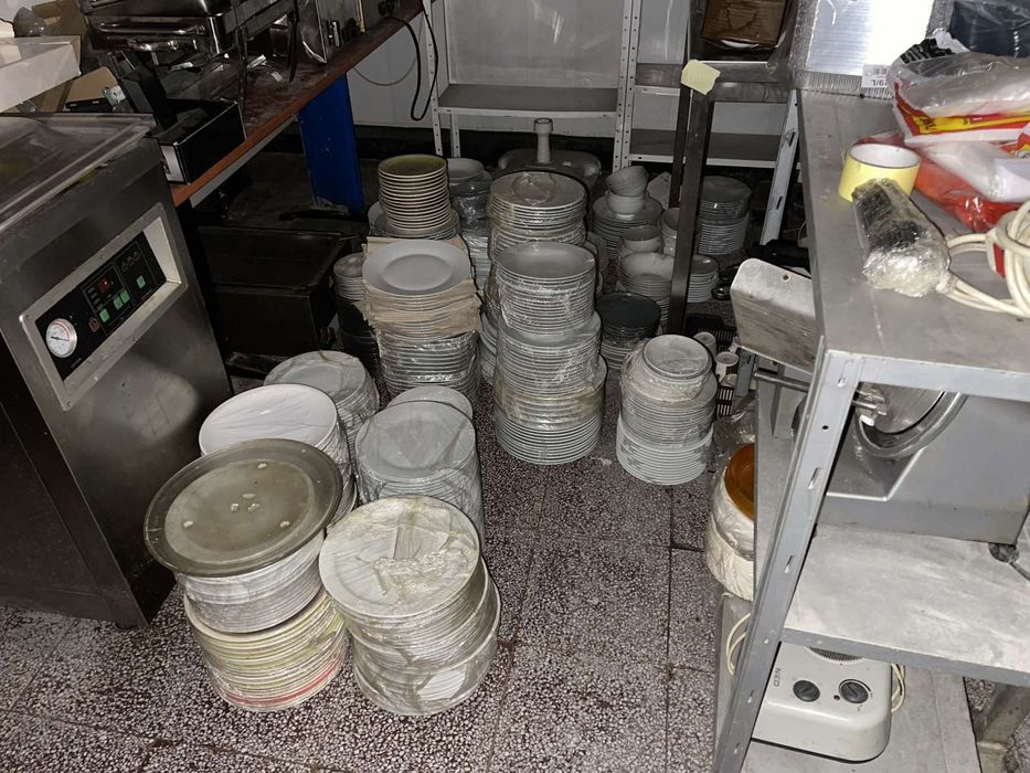 Продавам кухненско обзавеждане за ресторант.