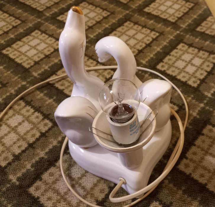 винтидж, ретро порцеланова лампа - лебеди