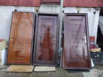 Vînd ușii metalice de exterior complete cu chei