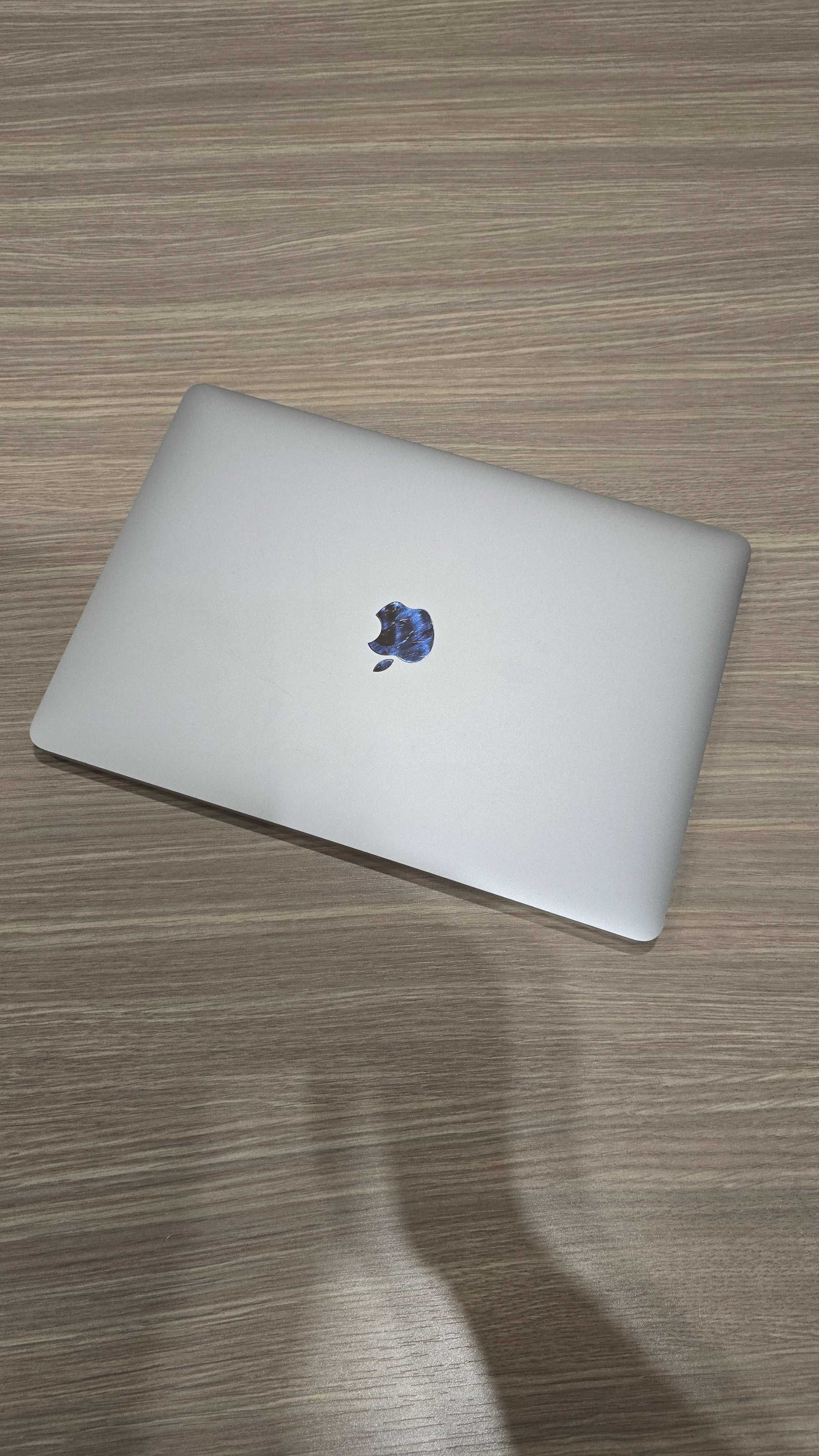 Продаю MacBook Pro 2017 (БУ)