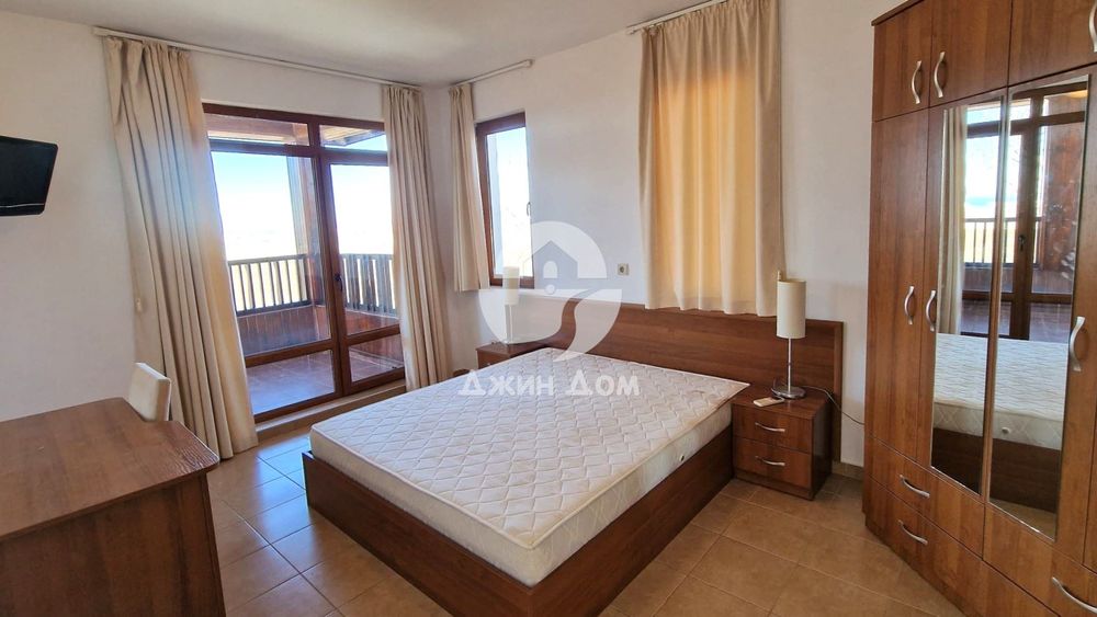 Двуетажна къща с БАСЕЙН и ПАРКОМЯСТО във к-с „Винеярдс Резорт“, Ахелой