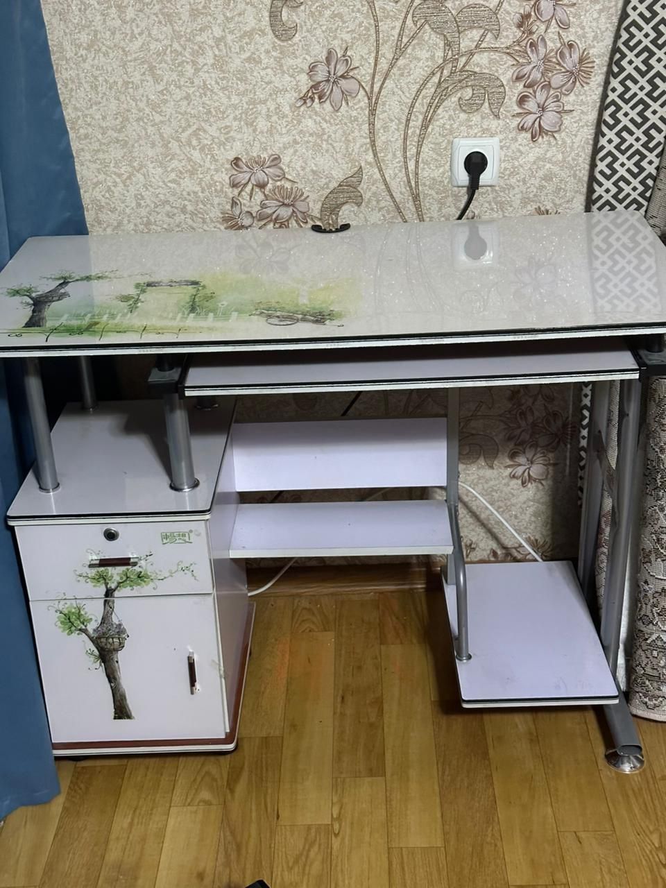 Продам стол для компьютера