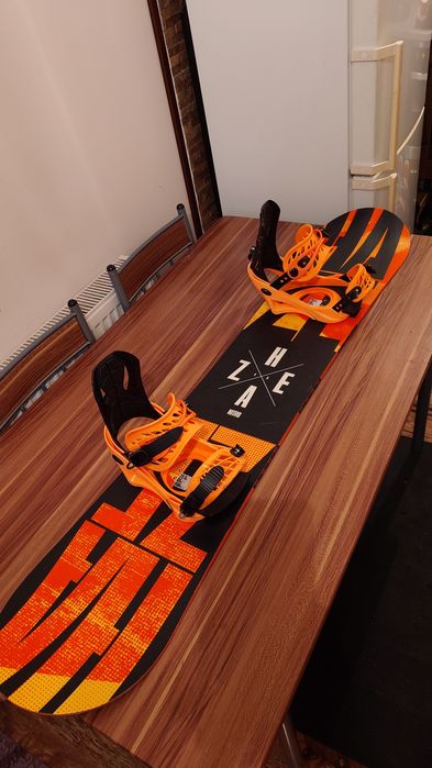 Placa Snowboard Nitro Haze 149 cu legaturi Black Hole S/M