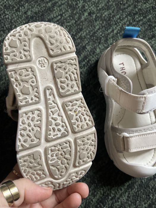 Basanojka , sandal 25 razmerda