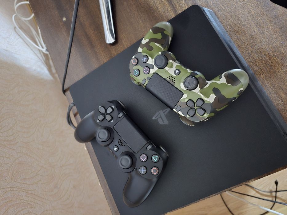 Продам. Ps 4 slim 1024.тб