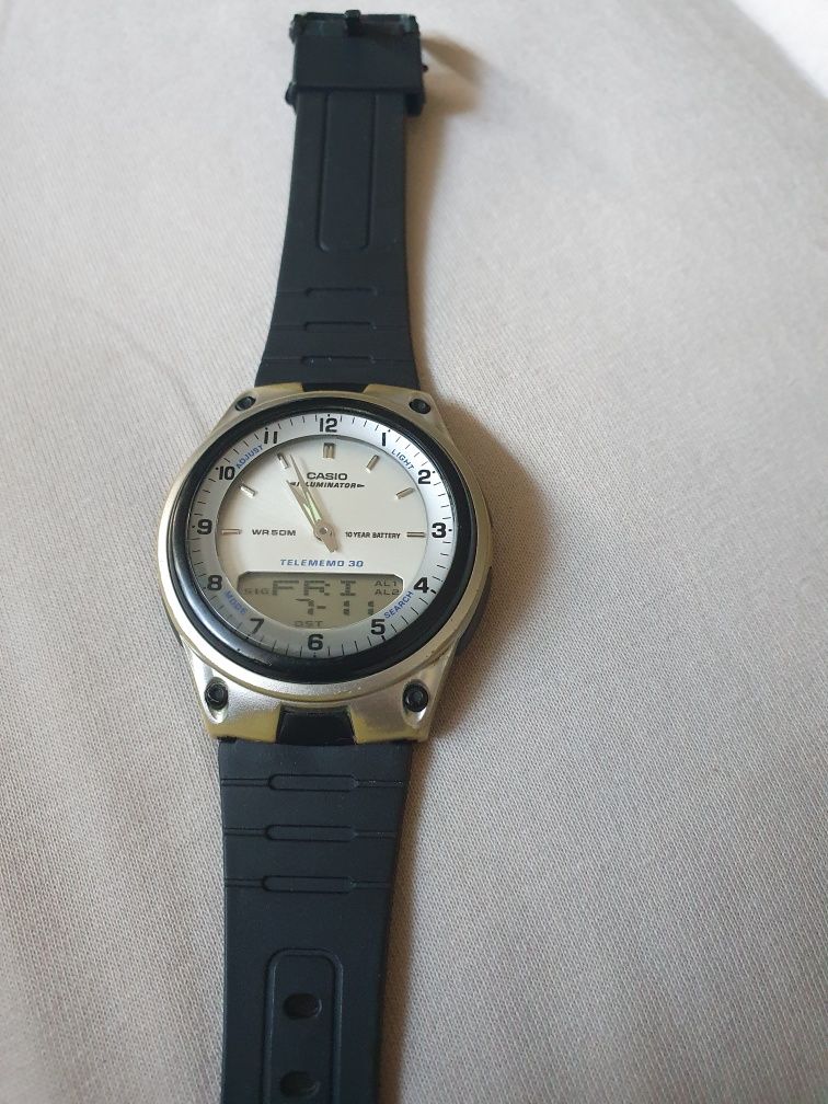 CASIO  AW80 мъжки часовник. Показва час ден месец и аларма