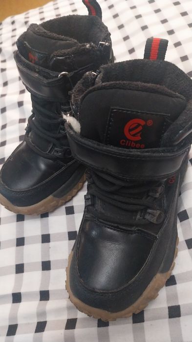 Vând ghetuțe impecabile M 26