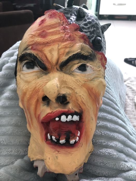 Cap Haloowen , surprinzi usor cu acest model pe oricine,