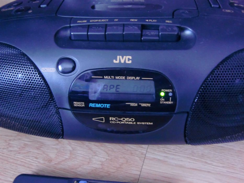 JVC radio casetofon cu CD si telecomanda