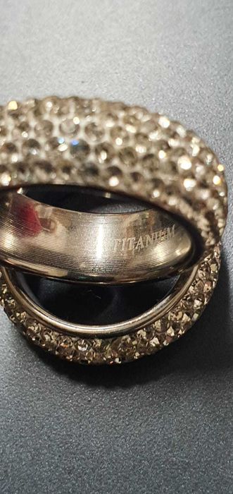 Bijuterii deosebite-inel de titan cu pietre(2 buc)