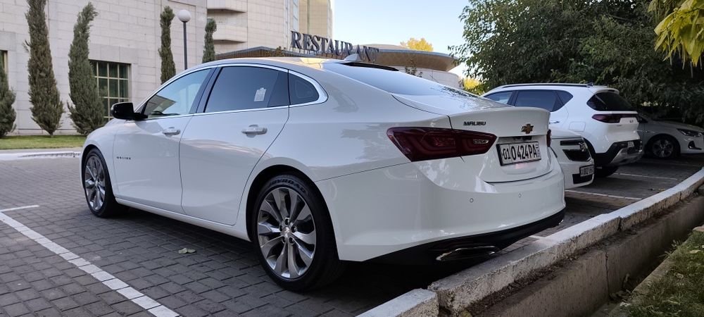 Малибу 2 отмасферный мотор 2.5 в Идеальном состоянии.