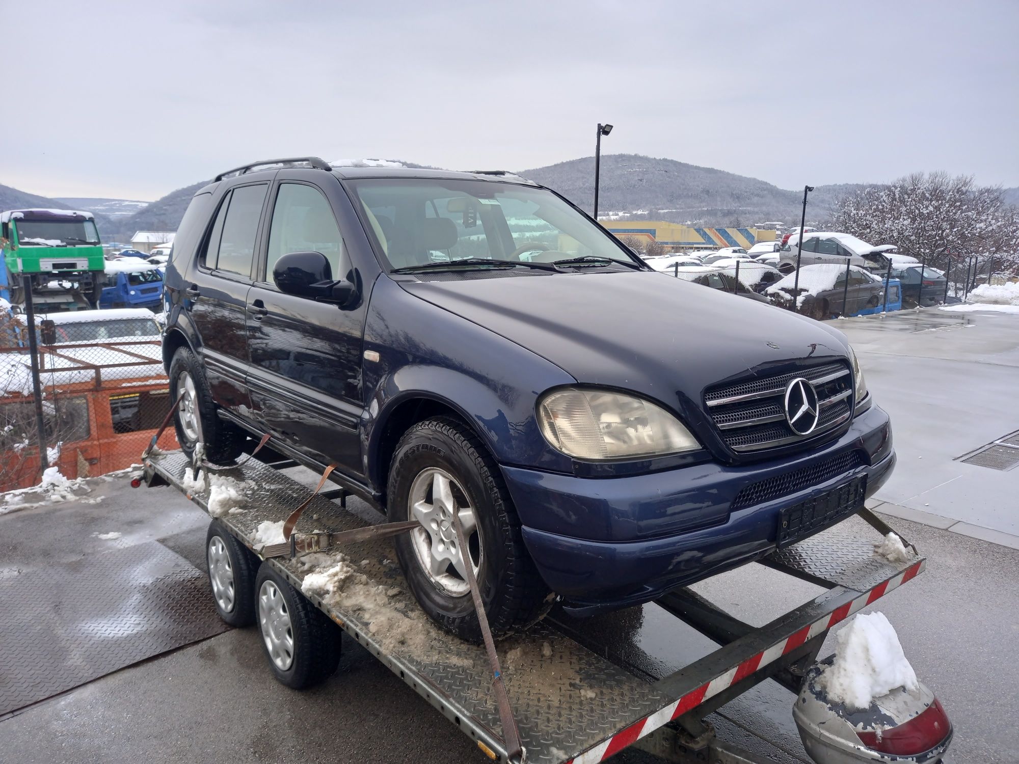 Мерцедес МЛ270 W163 на части Mercedes ML270cdi W163