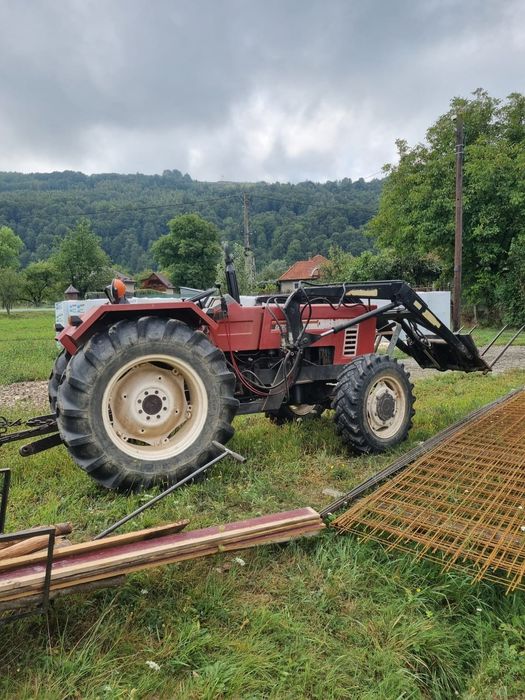 Vând tractor 55 46 2300 ore încărcător profesional