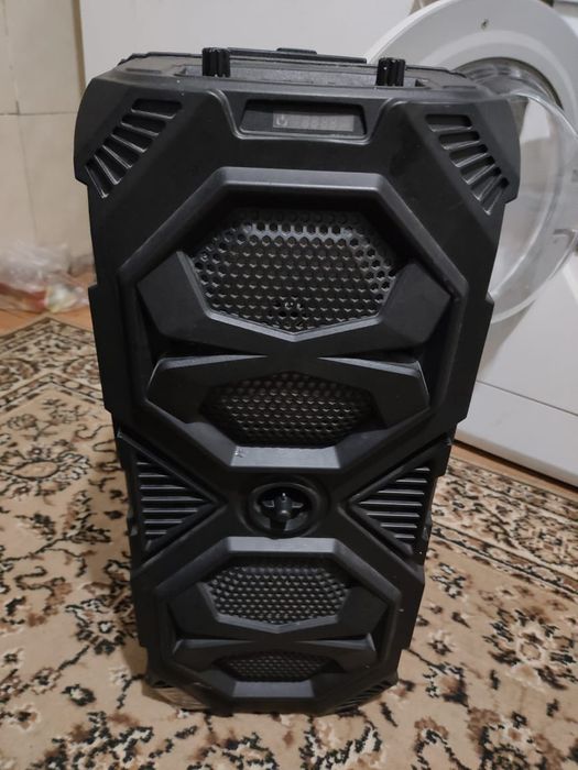 Стиральная машинка и колнка