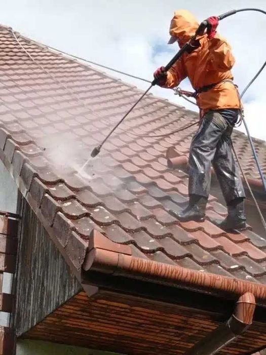 Construcții acoperișuri și reparații cu echipă specializată