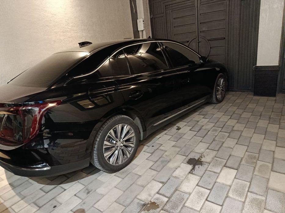 Hongqi E-QM5 2024yil 450km