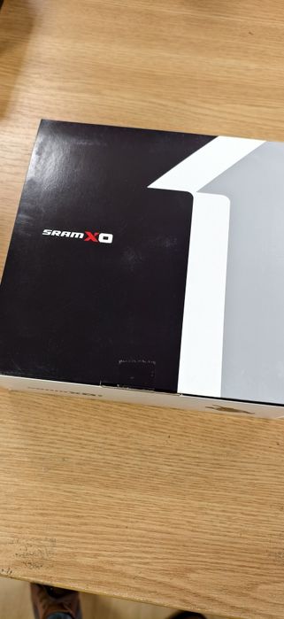 Команда SRAM X01 Trigger Red 11-скоростна дясна