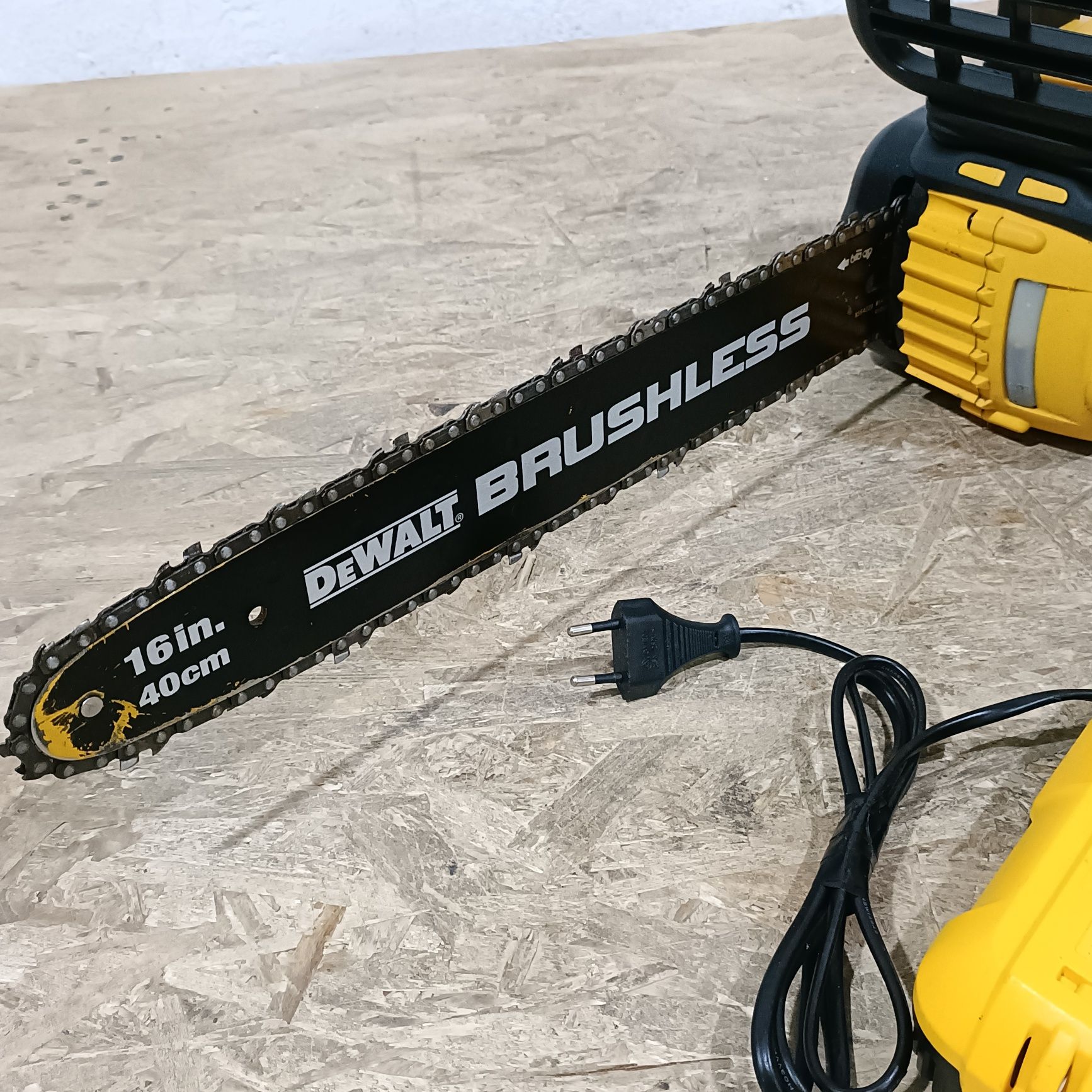 Drujba electrica pe acumulator DeWalt DCM575