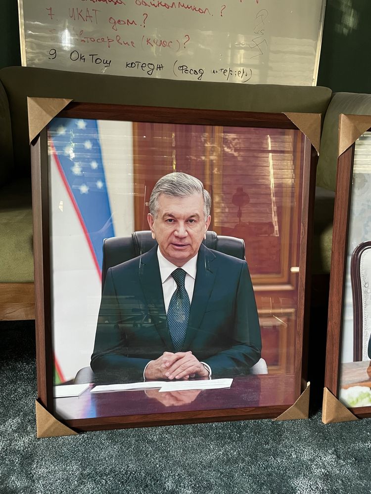 портрет президента Узбекистана