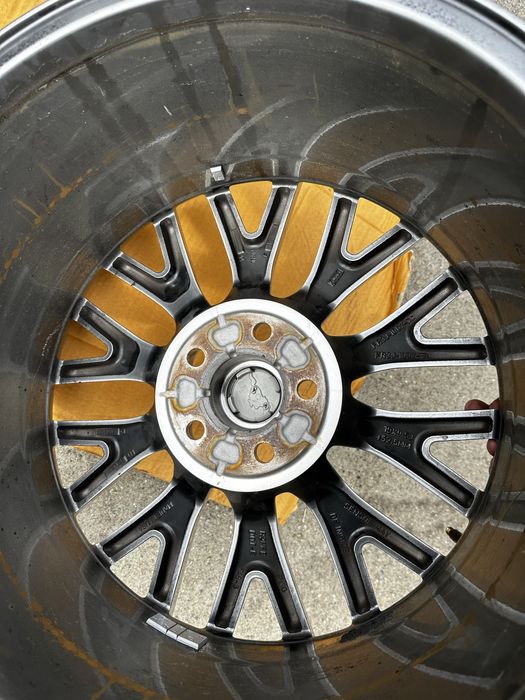2броя оригинални джанти за Ford Mustang 19цола