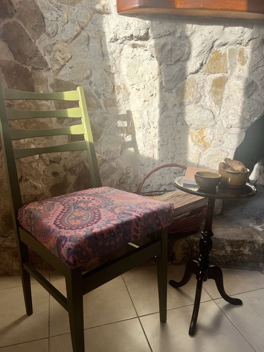 Реставриран дървен стол