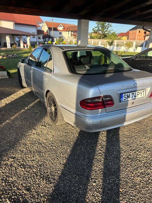 Vând Mercedes E220 W210