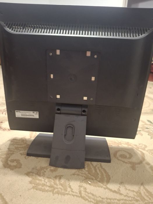 Пролам срочно 2 монитора абсолютно рабочие