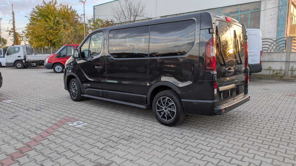 Renault Trafic persoane 8 locuri