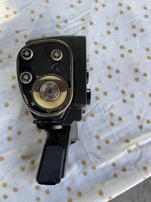 Портет,ретро камера,сахнчета,порцелан, везани покривки,кош за мотор.