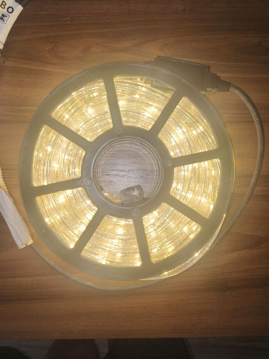 Vând bandă LED cu 240 Led
