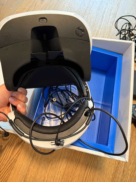 PlayStation 4 Pro 1TB + PlayStation VR + Accesorii complete