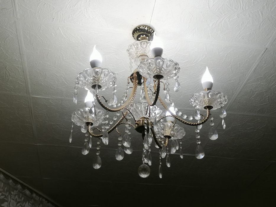 Продажи комнатной люстры