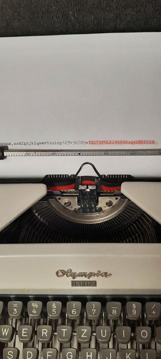 Mașină de scris Olympia Monica impecabilă