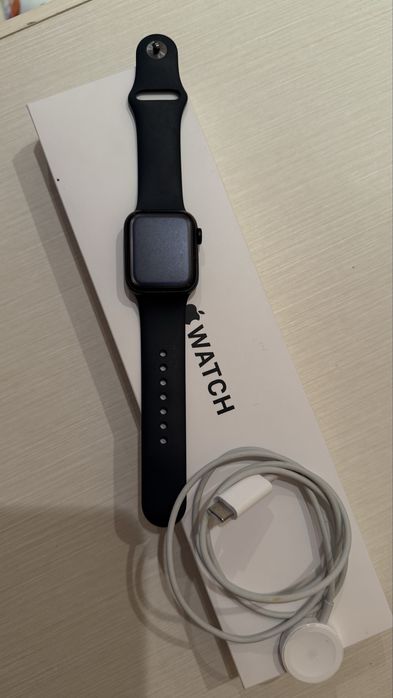 Apple Watch SE цвет темно синий