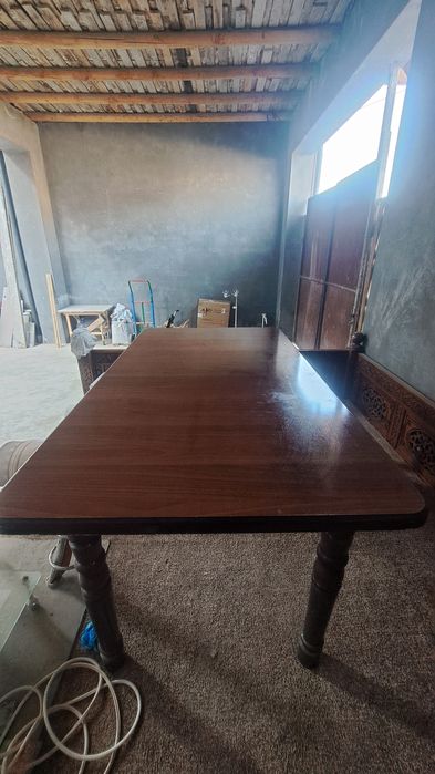 Современный стол