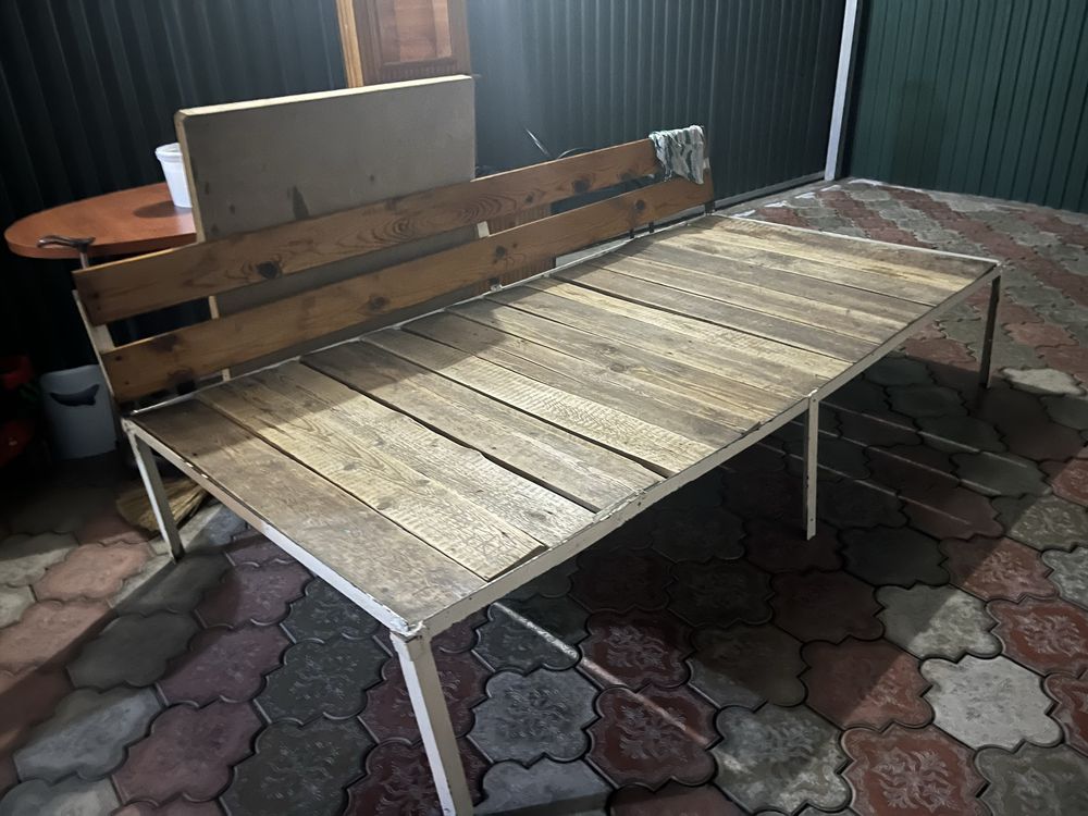 Тапчан металличкский