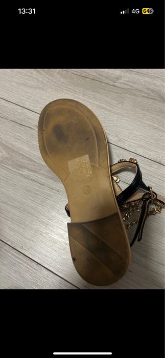 Sandale elegante cu pietre – design modern și confortabil