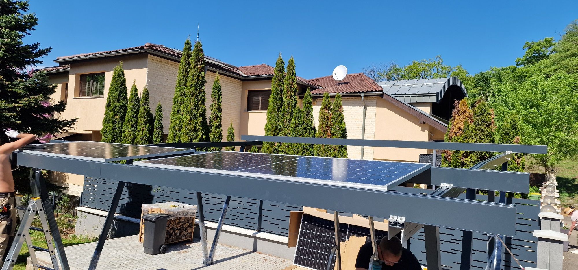 Carport,sistem fotovoltaic,panouri solare,masini