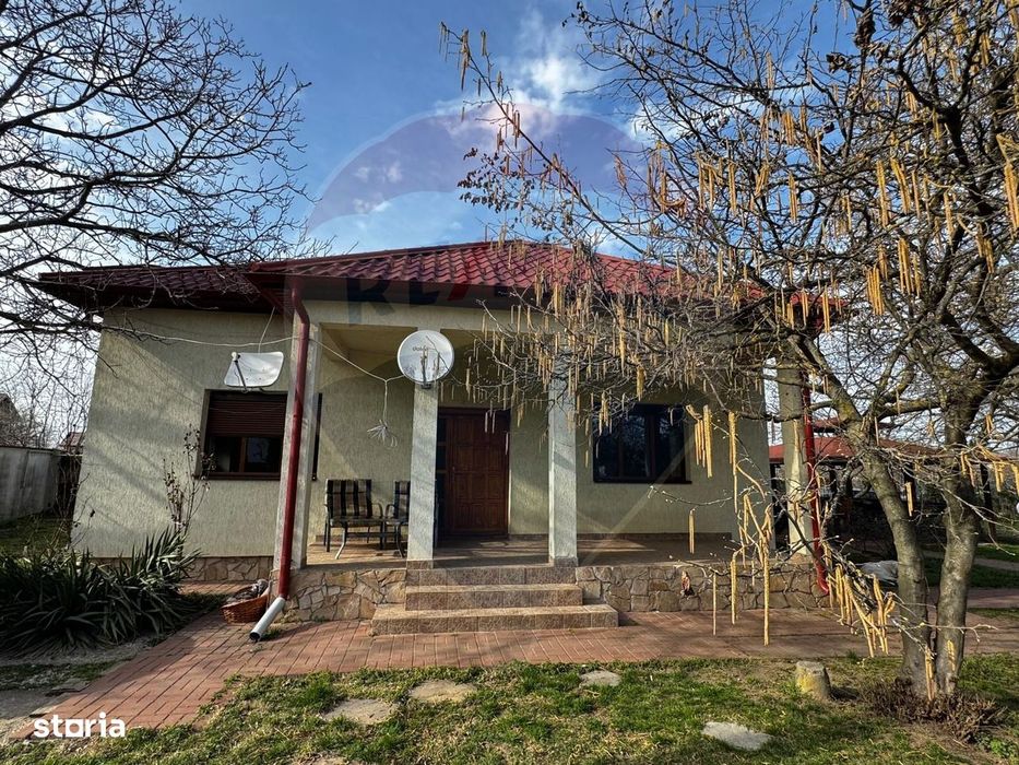 Casă de vânzare cu livadă și piscină – Giurgiu