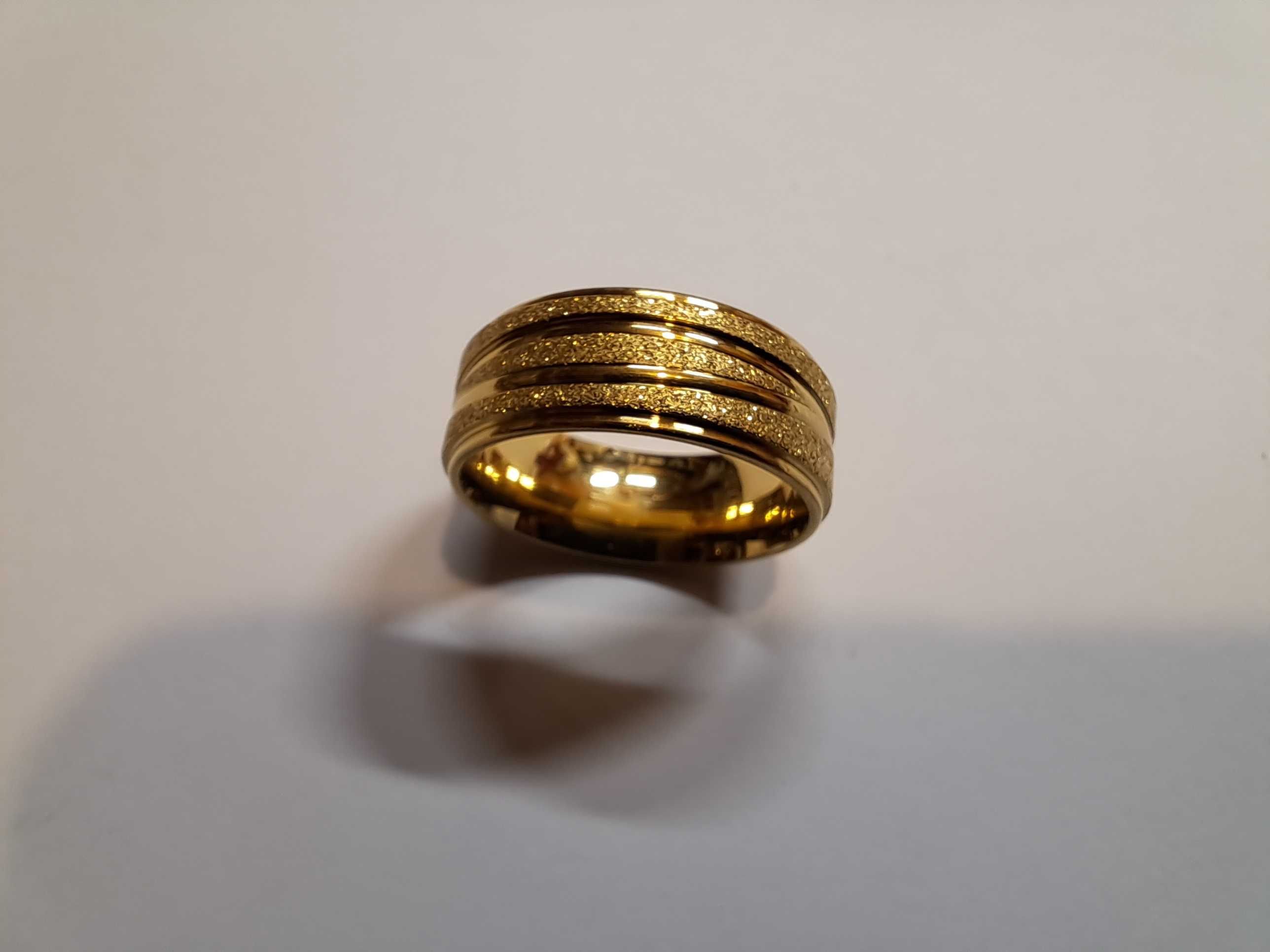 Невероятен дамски позлатен пръстен тип халка