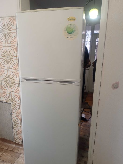 Хладилник с фризер